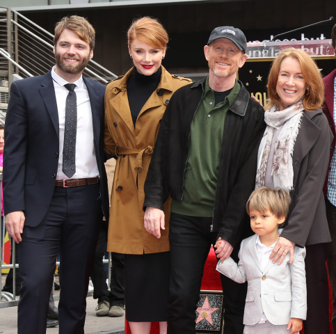 359277_Seth-Gabel_Bryce-Dallas-Howard_Ron-Howard_Los-Angeles-California_Hollywood-Walk-Of-Fame.jpg