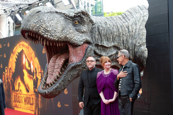 5B26537d8a31da45cb9330bff6d75900a95D_Film_premiere_JURASSIC_WORLD_.jpg