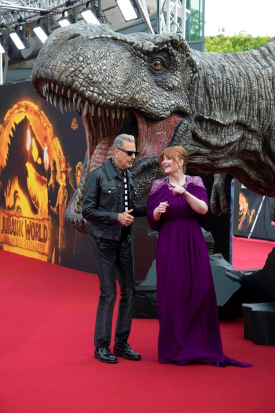 5B88c3b1d76f6441d59b646c37cc39683c5D_Film_Premiere___Jurassic_World__.jpg