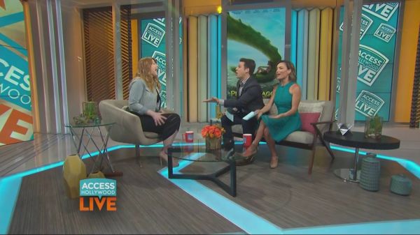 Bryce_Dallas_Howard_Talks_Family2C_TV_Obsessions____Jurassic_World__Memories___Access_Hollywood_28129_flv_20160614_191817_465.jpg