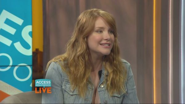 Bryce_Dallas_Howard_Talks_Family2C_TV_Obsessions____Jurassic_World__Memories___Access_Hollywood_28129_flv_20160614_191824_472.jpg