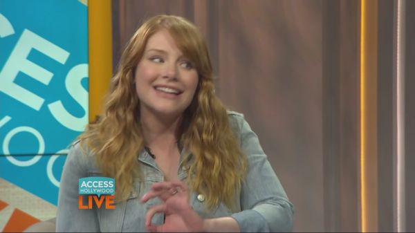 Bryce_Dallas_Howard_Talks_Family2C_TV_Obsessions____Jurassic_World__Memories___Access_Hollywood_28129_flv_20160614_191826_473.jpg