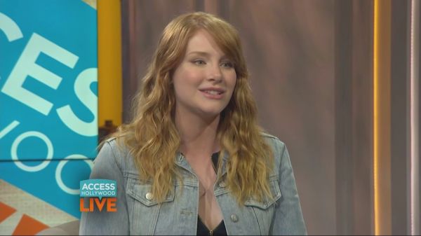 Bryce_Dallas_Howard_Talks_Family2C_TV_Obsessions____Jurassic_World__Memories___Access_Hollywood_28129_flv_20160614_191828_475.jpg