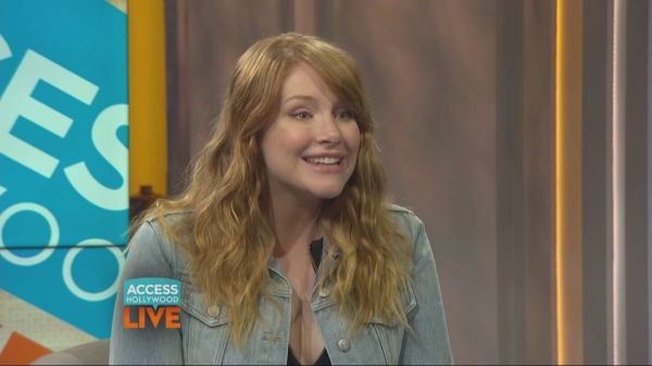 Bryce_Dallas_Howard_Talks_Family2C_TV_Obsessions____Jurassic_World__Memories___Access_Hollywood_28129_flv_20160614_191838_486.jpg