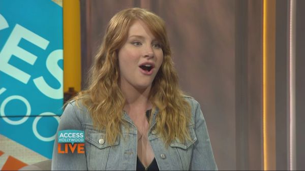 Bryce_Dallas_Howard_Talks_Family2C_TV_Obsessions____Jurassic_World__Memories___Access_Hollywood_28129_flv_20160614_191842_490.jpg