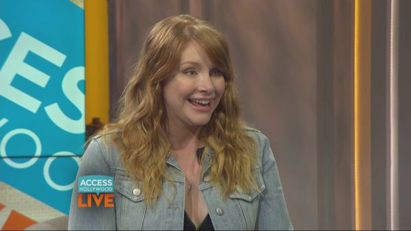 Bryce_Dallas_Howard_Talks_Family2C_TV_Obsessions____Jurassic_World__Memories___Access_Hollywood_28129_flv_20160614_191843_491.jpg