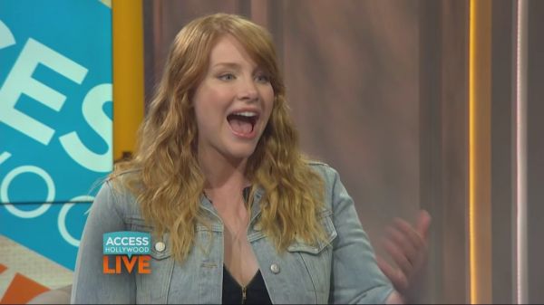 Bryce_Dallas_Howard_Talks_Family2C_TV_Obsessions____Jurassic_World__Memories___Access_Hollywood_28129_flv_20160614_191846_493.jpg