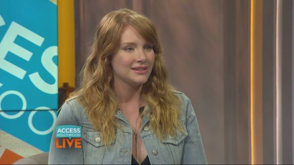 Bryce_Dallas_Howard_Talks_Family2C_TV_Obsessions____Jurassic_World__Memories___Access_Hollywood_28129_flv_20160614_191914_522.jpg