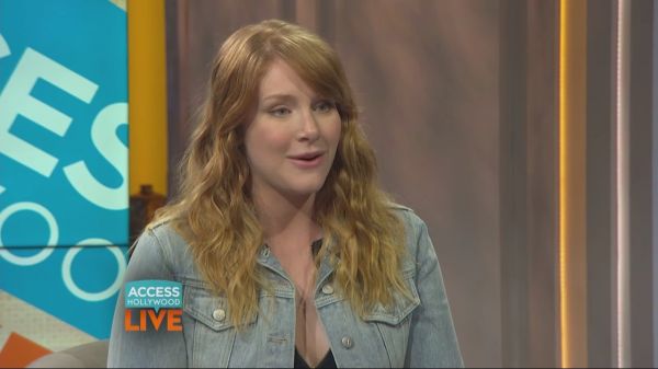 Bryce_Dallas_Howard_Talks_Family2C_TV_Obsessions____Jurassic_World__Memories___Access_Hollywood_28129_flv_20160614_191915_523.jpg