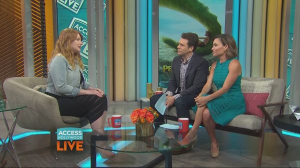 Bryce_Dallas_Howard_Talks_Family2C_TV_Obsessions____Jurassic_World__Memories___Access_Hollywood_28129_flv_20160614_191921_528.jpg