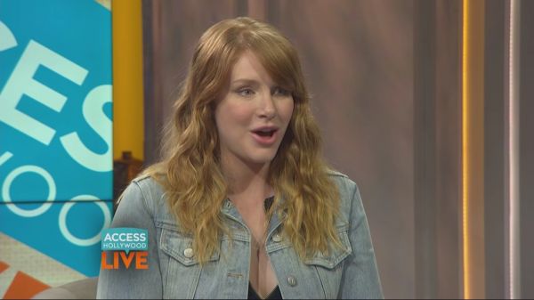 Bryce_Dallas_Howard_Talks_Family2C_TV_Obsessions____Jurassic_World__Memories___Access_Hollywood_28129_flv_20160614_191952_560.jpg