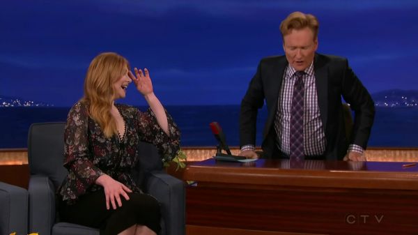 Conan_2016_10_24_Bryce_Dallas_Howard_720p_HDTV_x264-CROOKS5Beztv5D_mkv_20161026_031649_560.jpg