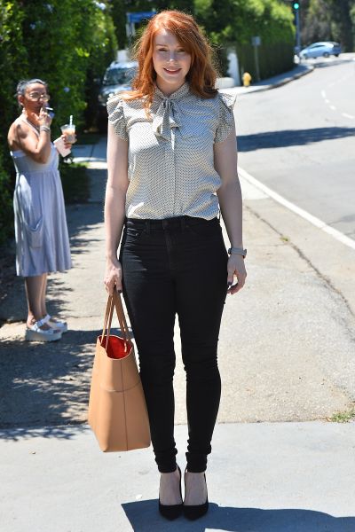 bryce-dallas-howard-changes-outfits-at-a-gifting-suite-party-in-los-angeles-august-162015-x11-1.jpg