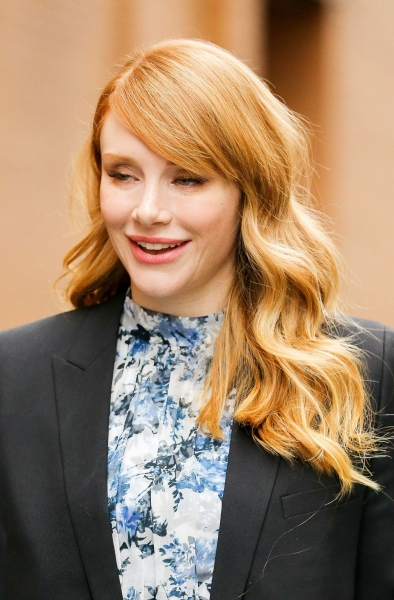 bryce-dallas-howard-outside-of-her-new-york-hotel-_15.jpg