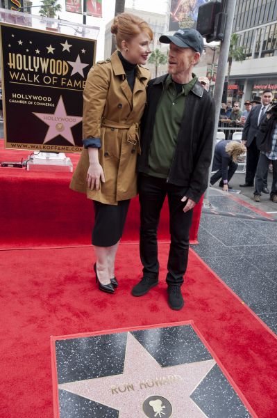 bryce-dallas-howard-ron-howard-honored-with-hollywood-walk-of-fame-star-hollywood-boulevard-in-hollywood-121015-1.jpg