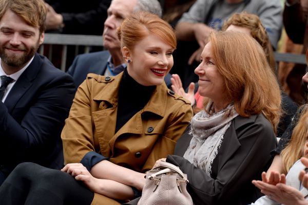 bryce-dallas-howard-ron-howard-honored-with-hollywood-walk-of-fame-star-hollywood-boulevard-in-hollywood-121015-12.jpg