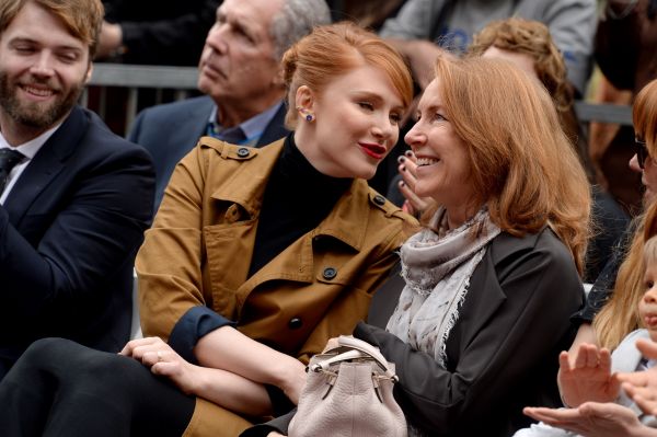 bryce-dallas-howard-ron-howard-honored-with-hollywood-walk-of-fame-star-hollywood-boulevard-in-hollywood-121015-13.jpg