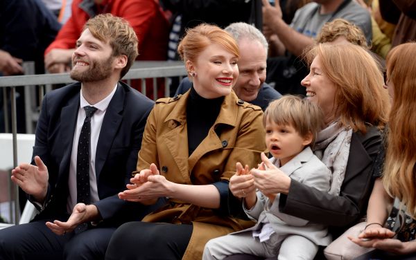 bryce-dallas-howard-ron-howard-honored-with-hollywood-walk-of-fame-star-hollywood-boulevard-in-hollywood-121015-14.jpg