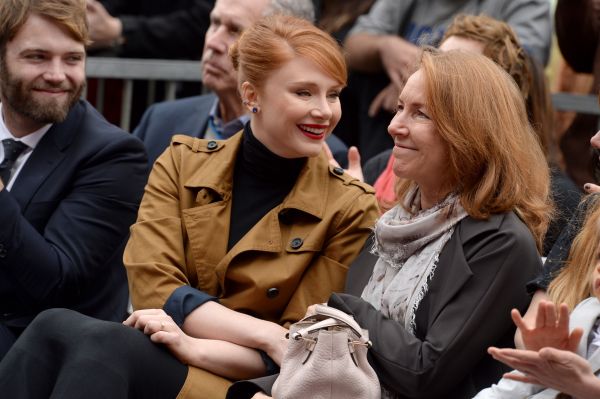 bryce-dallas-howard-ron-howard-honored-with-hollywood-walk-of-fame-star-hollywood-boulevard-in-hollywood-121015-17.jpg