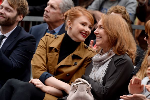 bryce-dallas-howard-ron-howard-honored-with-hollywood-walk-of-fame-star-hollywood-boulevard-in-hollywood-121015-19.jpg