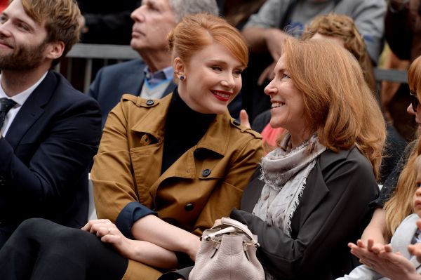 bryce-dallas-howard-ron-howard-honored-with-hollywood-walk-of-fame-star-hollywood-boulevard-in-hollywood-121015-21.jpg