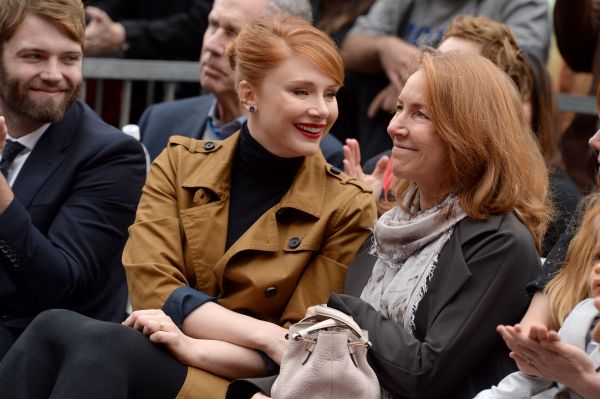 bryce-dallas-howard-ron-howard-honored-with-hollywood-walk-of-fame-star-hollywood-boulevard-in-hollywood-121015-22.jpg