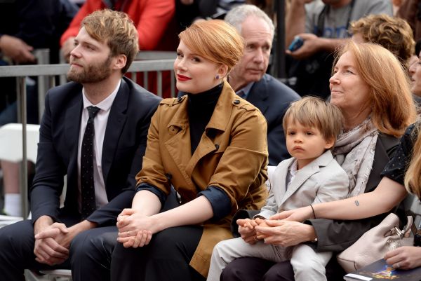 bryce-dallas-howard-ron-howard-honored-with-hollywood-walk-of-fame-star-hollywood-boulevard-in-hollywood-121015-25.jpg