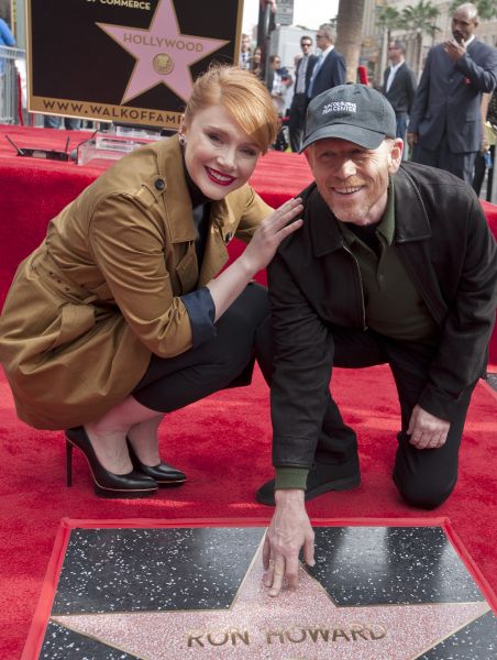 bryce-dallas-howard-ron-howard-honored-with-hollywood-walk-of-fame-star-hollywood-boulevard-in-hollywood-121015-4.jpg