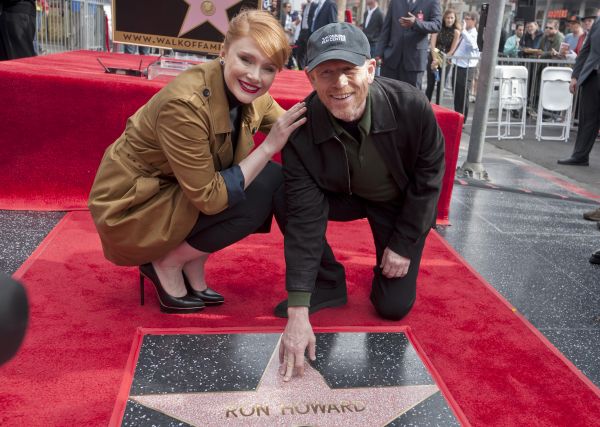 bryce-dallas-howard-ron-howard-honored-with-hollywood-walk-of-fame-star-hollywood-boulevard-in-hollywood-121015-8.jpg