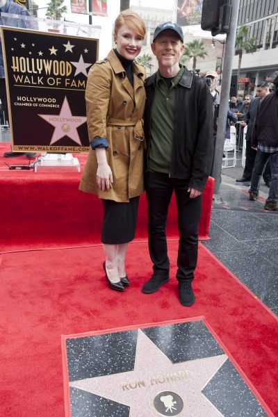 bryce-dallas-howard-ron-howard-honored-with-hollywood-walk-of-fame-star-hollywood-boulevard-in-hollywood-121015.jpg